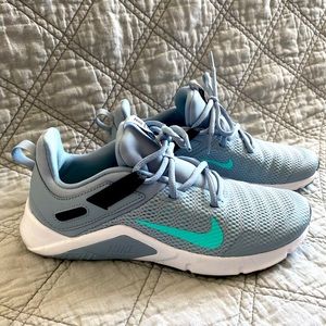 Blue Nike sneakers. Like new. Size 8.